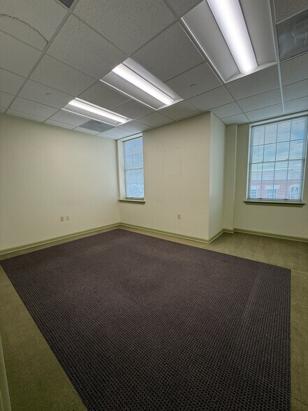 More Photos Of 105 Centennial St, La Plata Medical For Sale