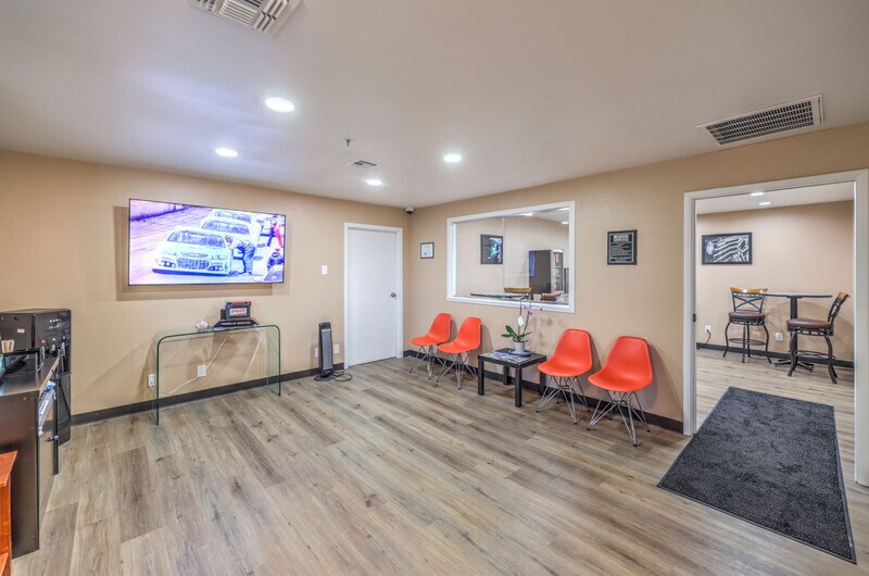 More Photos Of 3894 Spring Mountain Rd, Las Vegas Light Distribution For Sale