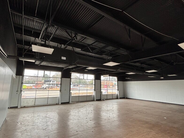 More Photos Of 1971 McCrays Mill Rd, Sumter Auto Repair For Sale