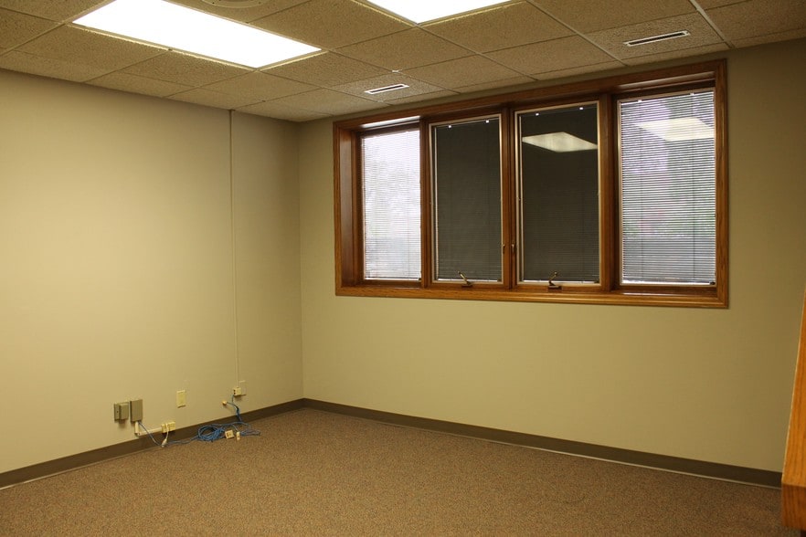 More Photos Of 535 Main St, Ames Office For Lease