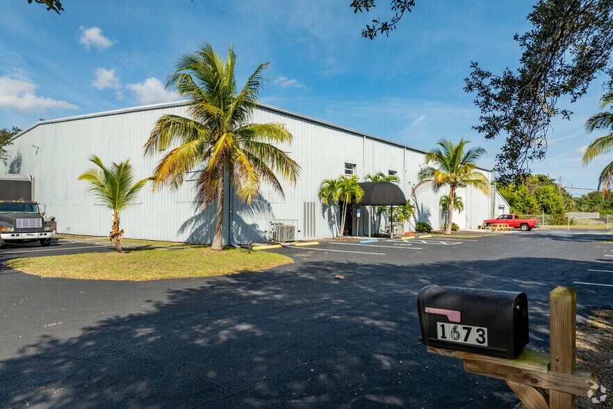 More Photos Of 1673 S South Niemeyer Cir, Port Saint Lucie Warehouse For Sale