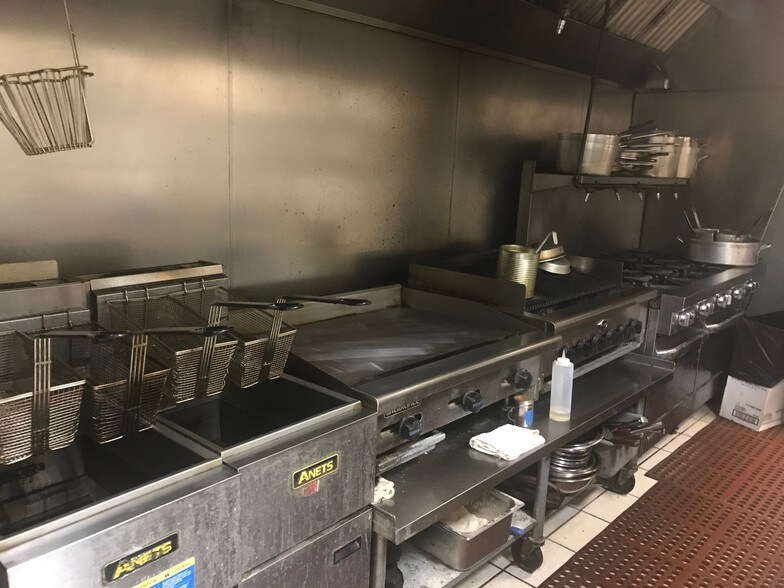 More Photos Of 12015-12033 Antioch Rd, Trevor Freestanding For Lease