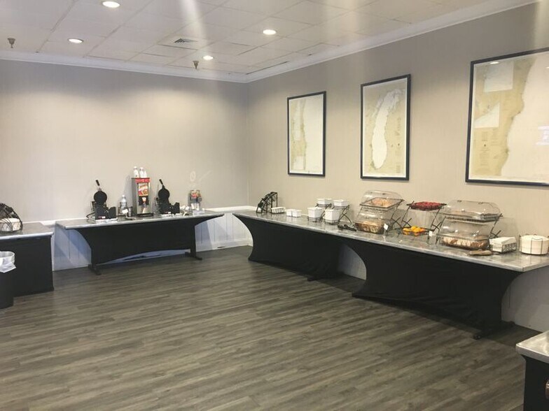 More Photos Of 101 Maritime Dr, Manitowoc Hotel For Sale