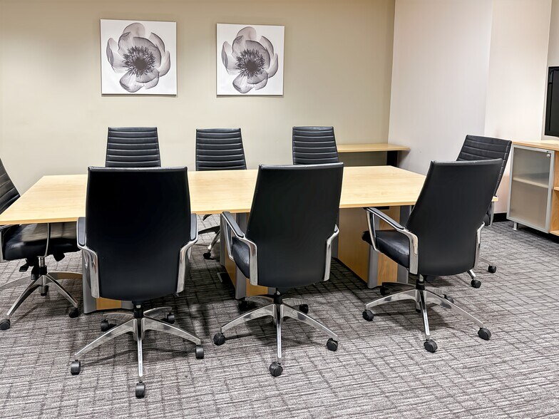 More Photos Of 1155 N Service Rd W, Oakville Coworking Space