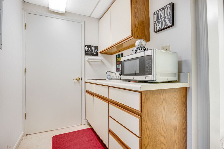 More Photos Of 1212-1216 Gum Branch Rd, Jacksonville General Retail For Sale