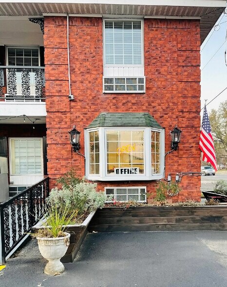 More Photos Of 600 US-61, Portageville Hotel For Sale