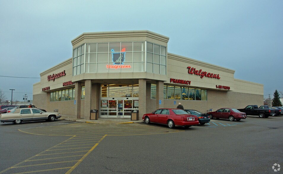 Primary Photo Of 24140 Orchard Lake Rd, Farmington Drugstore For Sale