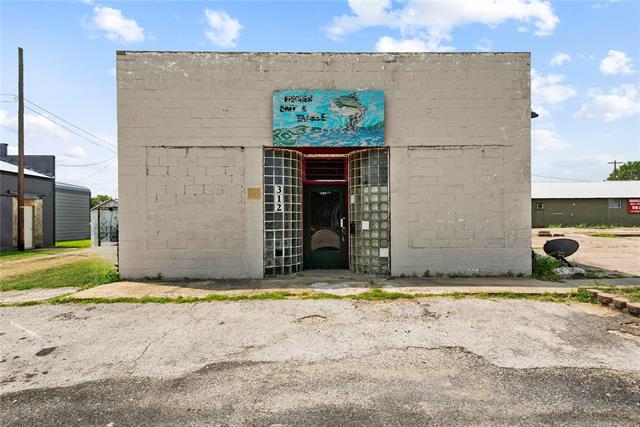 Primary Photo Of 308 Cherokee Ave, Nowata General Retail For Sale