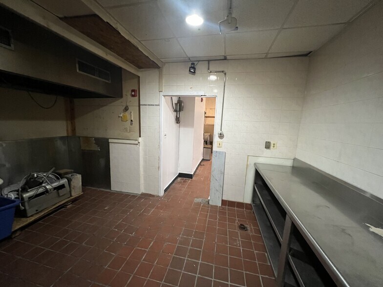 More Photos Of 95 Lake St, Gilford Restaurant For Sale