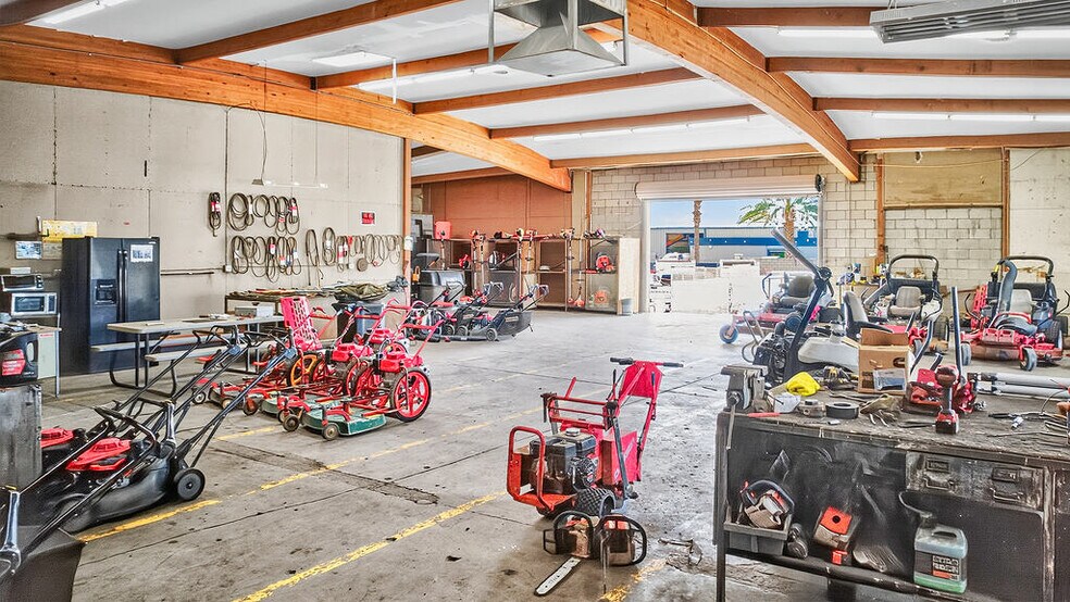 More Photos Of 81500 Industrial Pl, Indio Warehouse For Sale