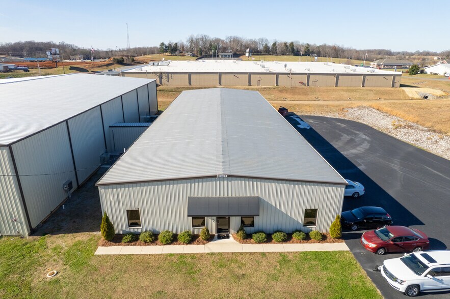 More Photos Of 252 Commerce Dr, Tompkinsville Warehouse For Sale