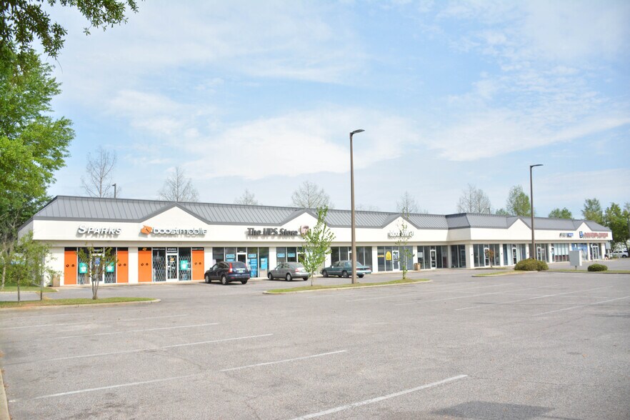 More Photos Of 2029 Airport Blvd, Mobile Storefront For Lease