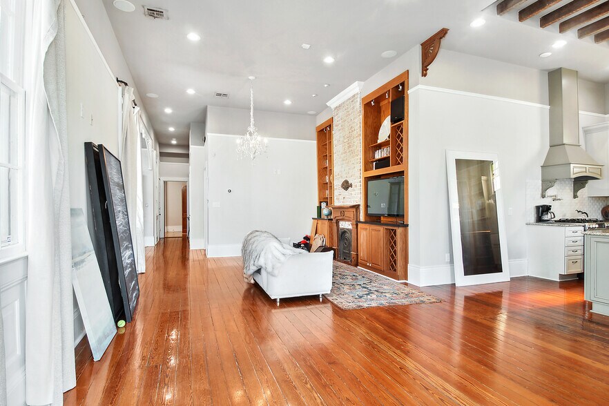 More Photos Of 5631 Magazine St, New Orleans Office For Sale
