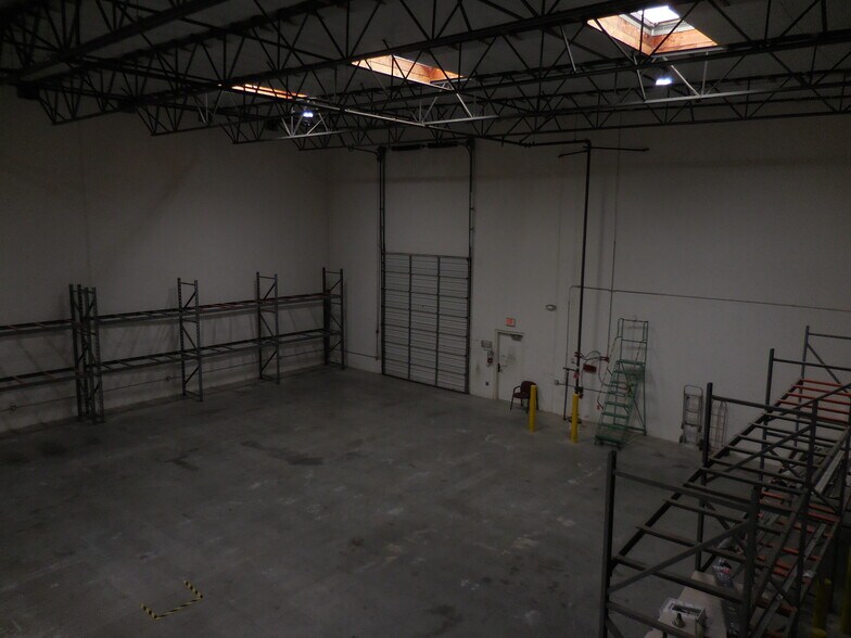 More Photos Of 19801 Hamilton Ave, Torrance Warehouse For Lease