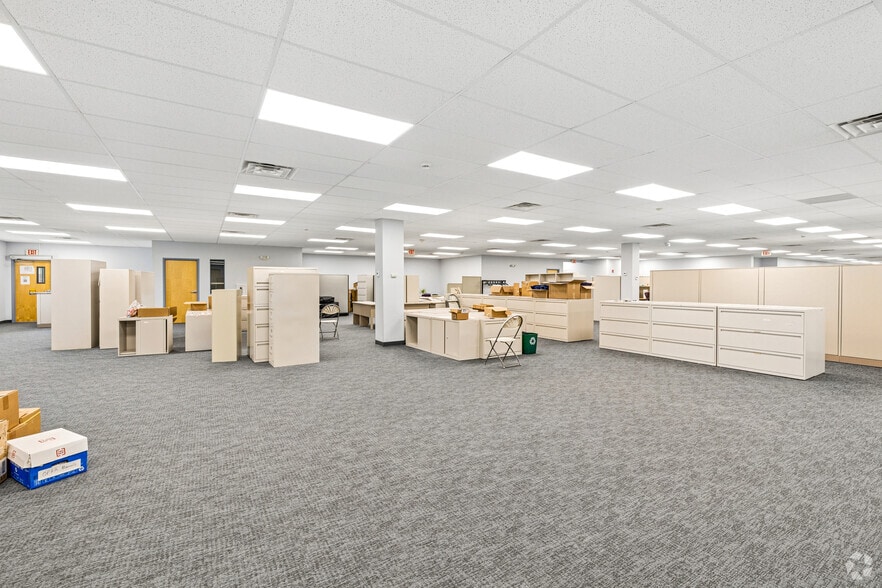 More Photos Of 10B Airline Dr, Albany Office For Sale