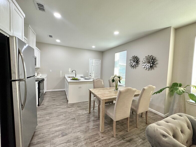 More Photos Of 1014 Starr St, Mercedes Apartments For Sale