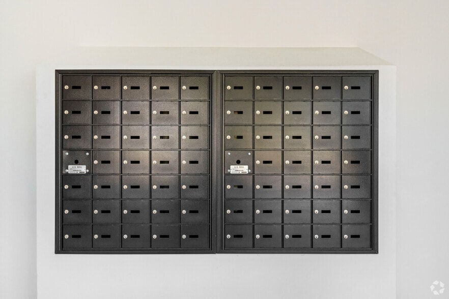 More Photos Of 10795 Hammerly Blvd, Houston Warehouse For Lease