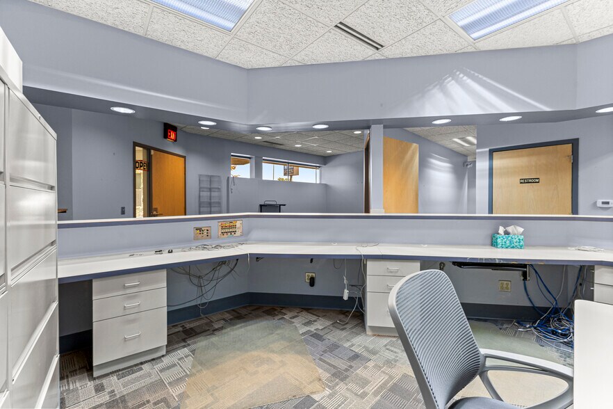 More Photos Of 24825 Michigan Ave, Dearborn Office For Lease