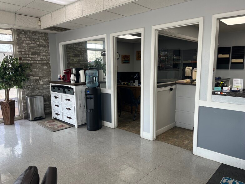 More Photos Of 3504 S Thompson St, Springdale Freestanding For Sale