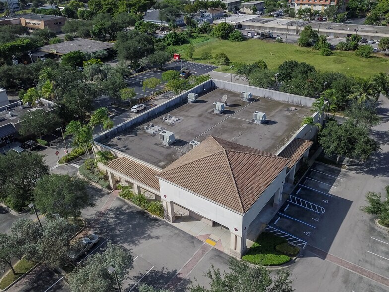 More Photos Of 6105 W Sunrise Blvd, Fort Lauderdale Freestanding For Lease