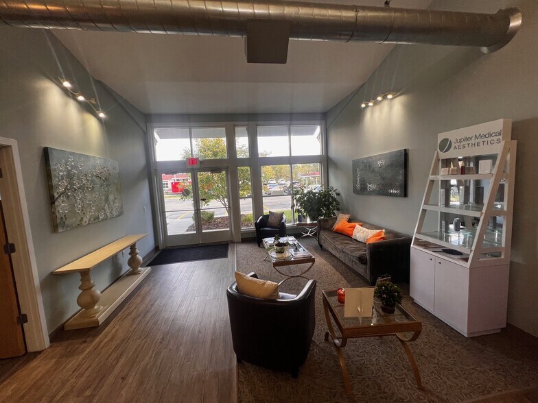 More Photos Of 6250 Jupiter Ave NE, Belmont Office For Lease