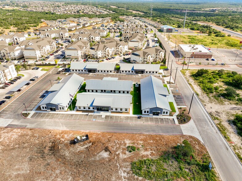 More Photos Of 211 Crossing Ave, San Antonio Office For Sale