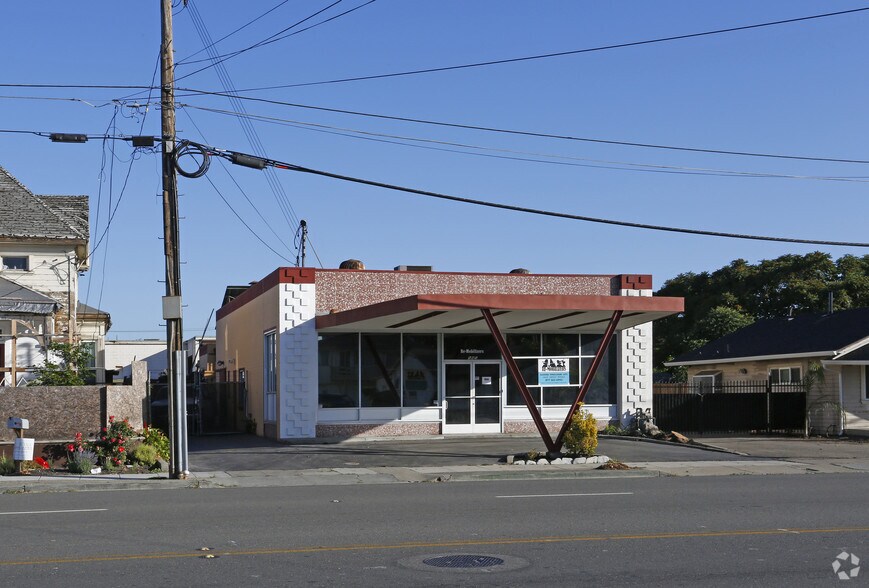 More Photos Of 585 W Hedding St, San Jose Service For Sale