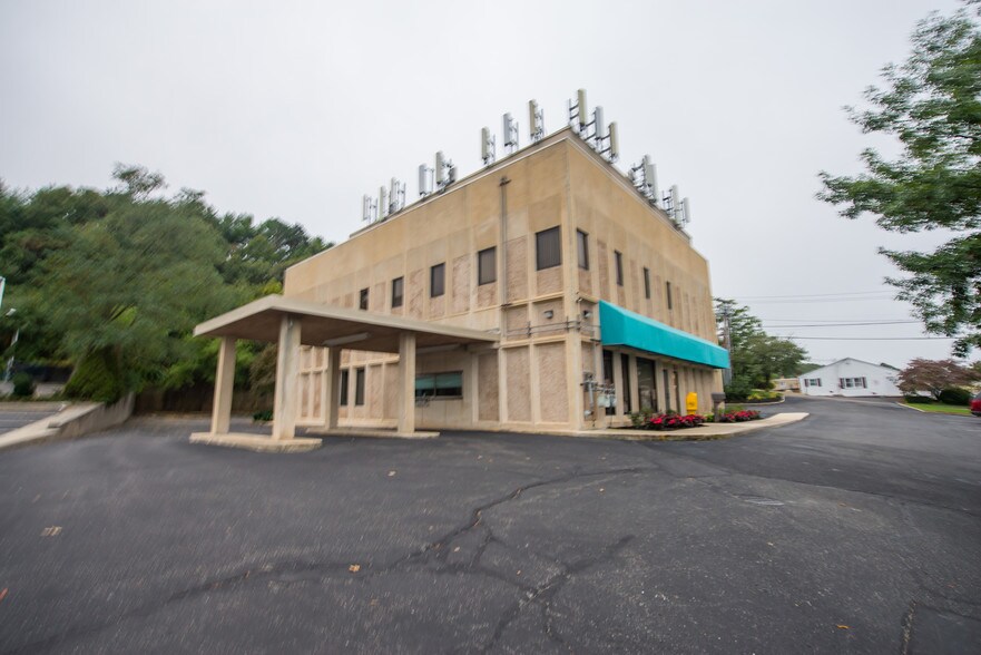 More Photos Of 996 W Jericho Tpke, Smithtown Office For Lease