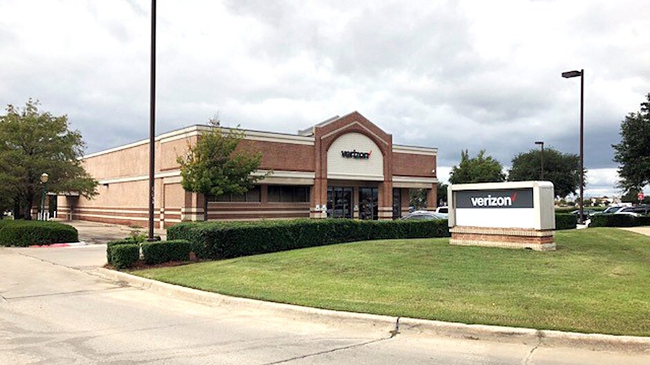 More Photos Of 7835 N MacArthur Blvd, Irving Freestanding For Lease