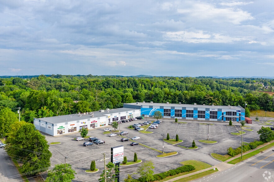 More Photos Of 2411-2425 Edge O Lake Dr, Antioch Storefront For Lease