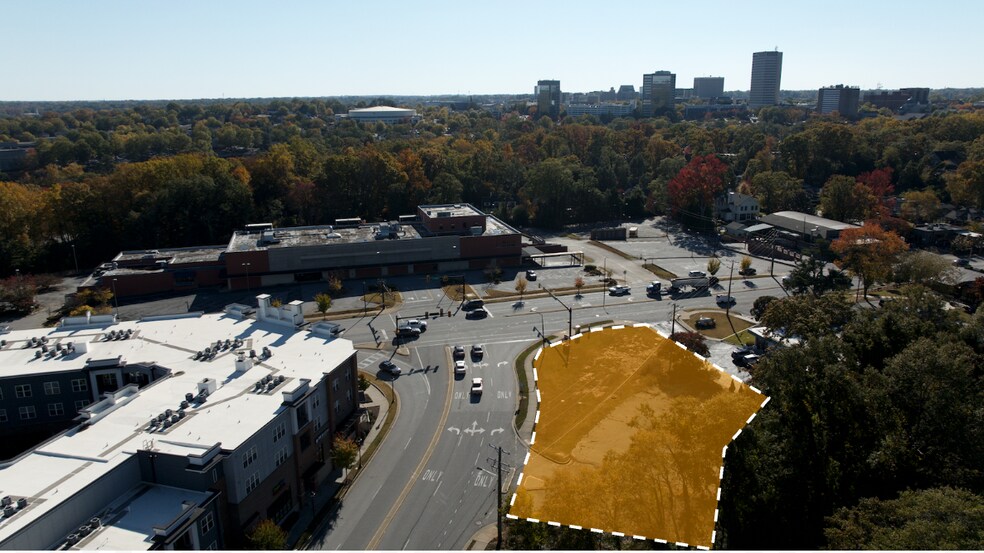 More Photos Of 13 Wade Hampton Blvd, Greenville Land For Lease