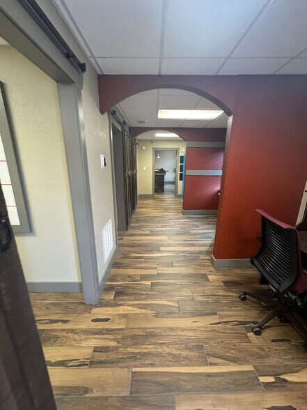 More Photos Of 1517 N Orange Blossom Trl, Orlando Office For Lease