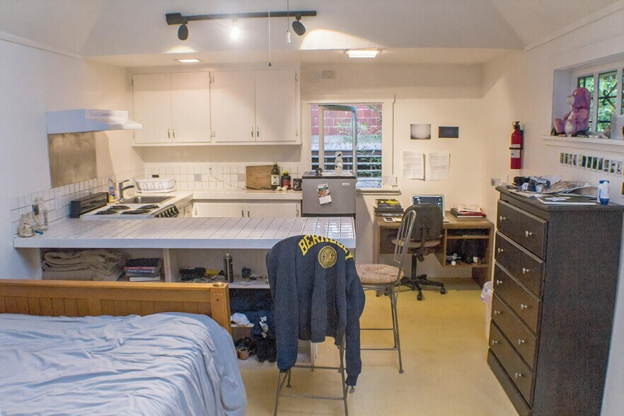 More Photos Of 2633 Regent St, Berkeley Dormitory For Sale