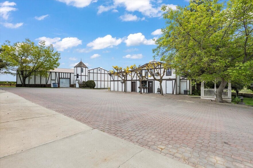 More Photos Of 500 S Bonair Rd, Zillah Winery Vineyard For Sale