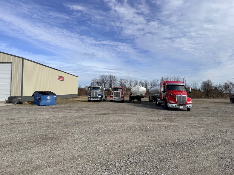 More Photos Of 328 S Interstate Dr, Sikeston Industrial For Lease