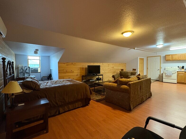 More Photos Of 3219 19th Ave E, Hibbing Manufacturing For Sale
