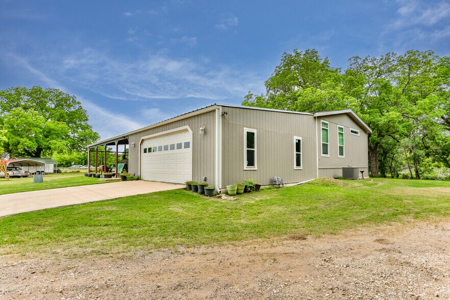 More Photos Of 59 Shawnee Trl, Whitesboro Showroom For Sale