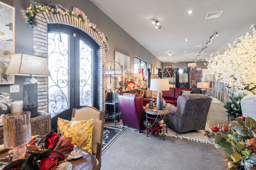 More Photos Of 1208 Donna Dr, Carterville Freestanding For Sale