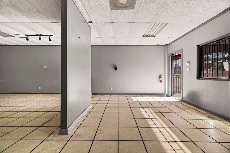 More Photos Of 4421-4443 Skidaway Rd, Savannah Storefront Retail Office For Lease