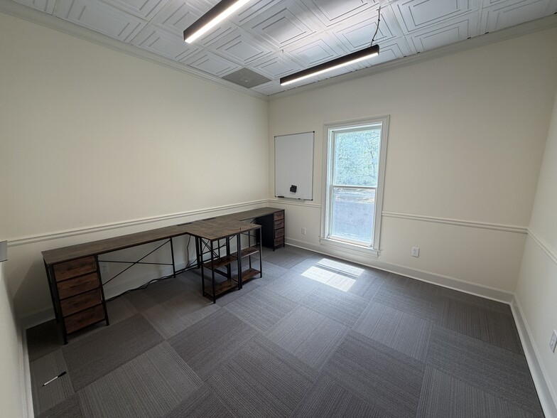 More Photos Of 5064 Roswell Rd NE, Atlanta Office Residential For Lease