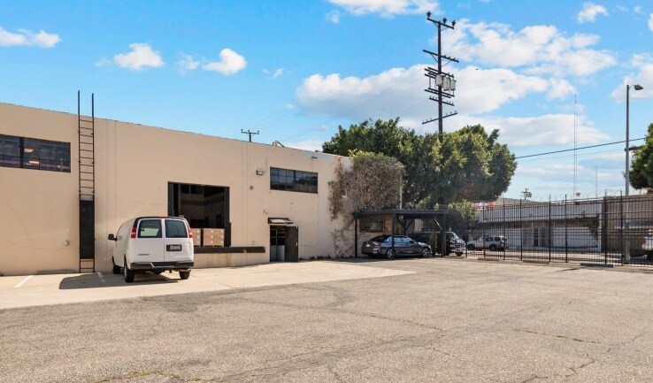 More Photos Of 1243-1261 S Boyle Ave, Los Angeles Warehouse For Sale