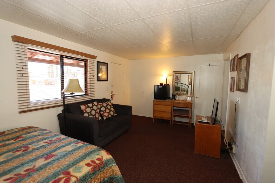 More Photos Of 410 Fremont St, Tombstone Hotel For Sale