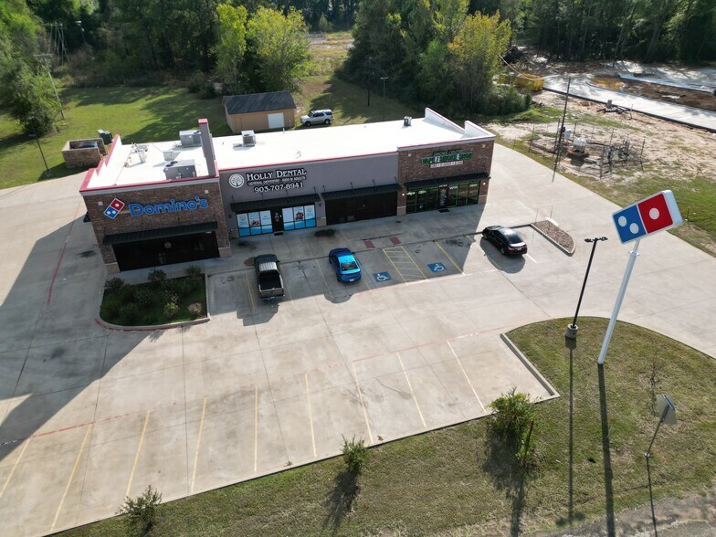More Photos Of 1050 Broadway Ave, Gladewater General Retail For Lease