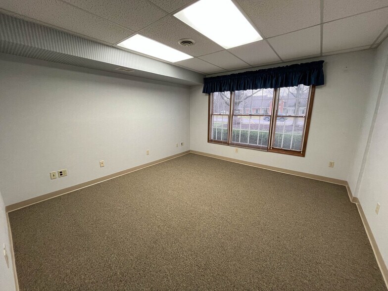 More Photos Of 33399 Walker Rd, Avon Lake Office For Lease