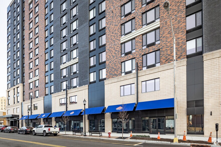 More Photos Of 150 Main St, Hackensack Apartments For Lease