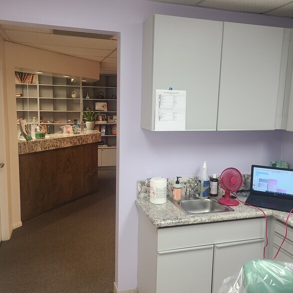 More Photos Of 1305-1307 N San Fernando Blvd, Burbank Flex For Sale