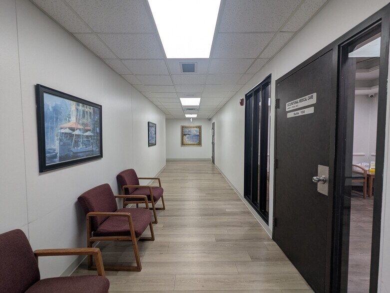 More Photos Of 1323 S 27th St, Nederland Medical For Sale