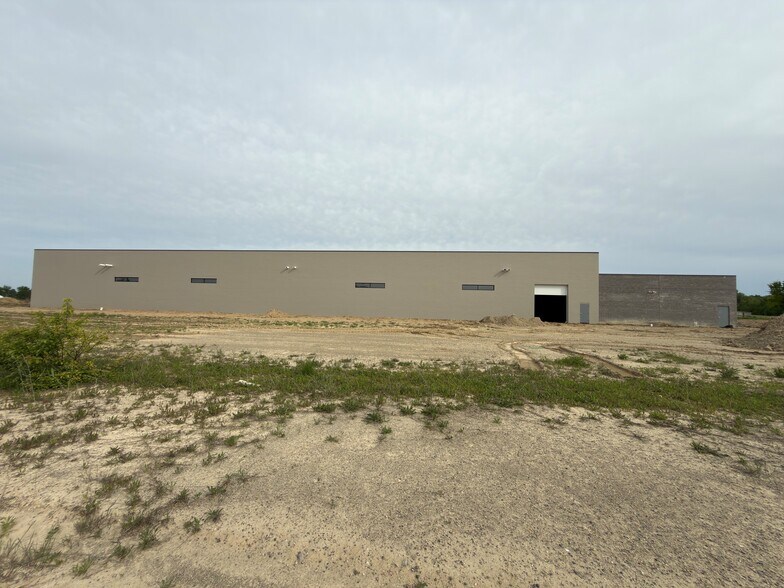 More Photos Of 796 Campus Parkway Dr, Tecumseh Manufacturing For Sale