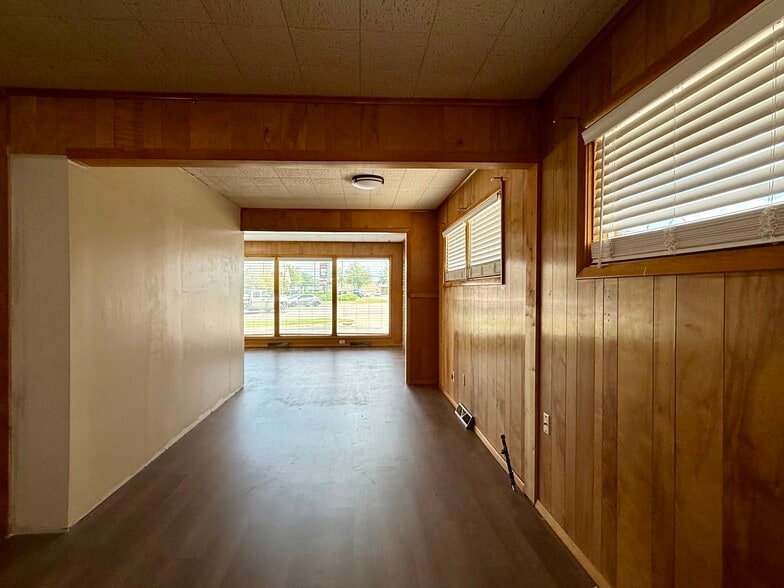 More Photos Of 2360 N National Rd, Columbus Office For Lease