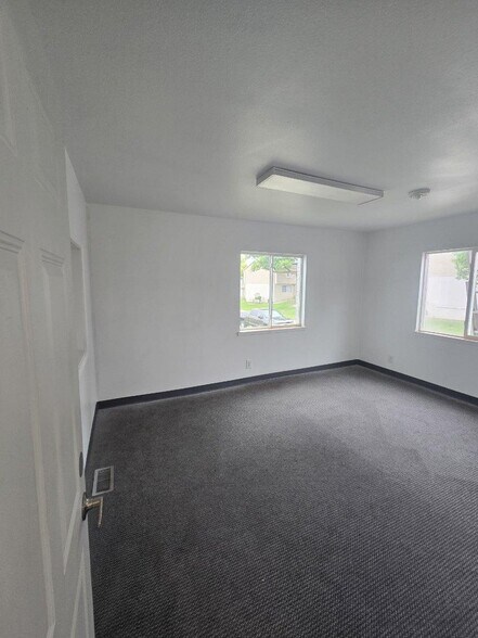 More Photos Of 2055 N Towne Ln NE, Cedar Rapids Industrial For Sale